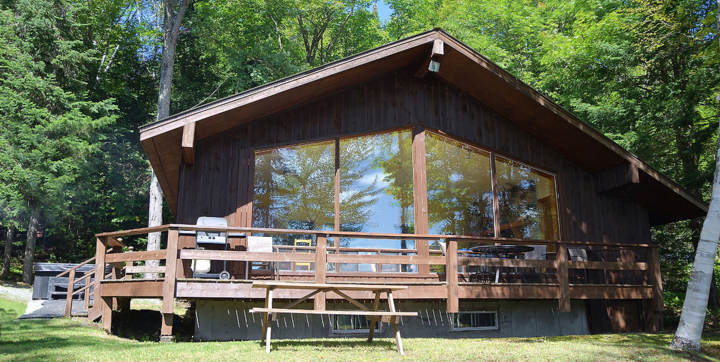 Cottage to rent with private jacuzzi for 2 or 4 persons Laurentides Chalets Booking