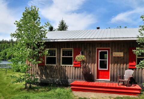 Chalet en bois rond à louer au bord de l'eau avec spa privé pour 2 ou 4 personnes tout équipé Domaine McCormick Mauricie