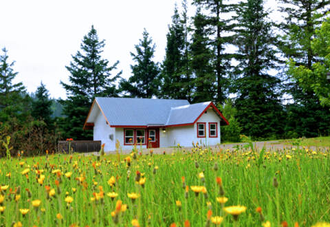 Chalet en bois pour deux en location avec spa privé au bord de l'eau Domaine McCormick Mauricie