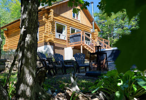 Chalet de bois rond vue sur l'eau Lanaudière