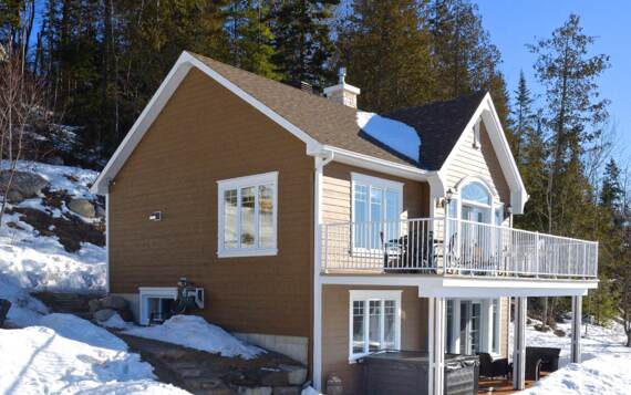 Chalet en location à la montagne tout équipé avec spa privé situé à moins de 500 mètres d'une piste de ski alpin Val-Saint-Côme