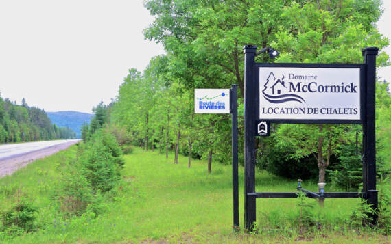 Entrée Domaine McCormick chalet à louer en bois pour personne seule ou deux personnes au bord de la rivière Saint-Maurice Le Détente