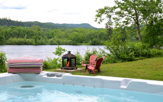 Private hot tubs cottage to rent 4 seasons all included Domaine McCormick Chalets Booking