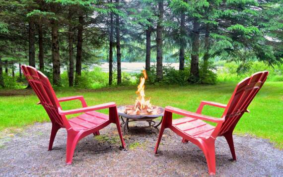 Foyer extérieur avec bois chauffage inclus chalet vacances La Canoter tout équipé 4 saisons