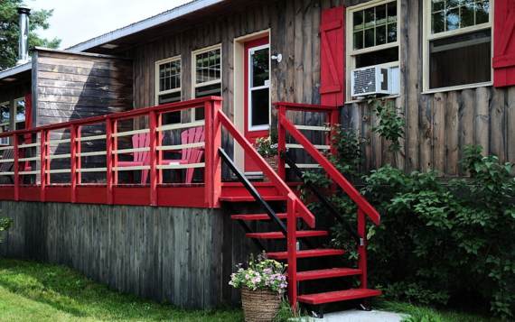 Chalet en bois à louer au bord de la rivière Saint-Maurice pour couple ou famille Domaine McCormick