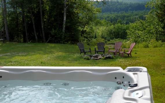 Private jacuzzi cottage to rent front of river Gros Pin Domaine McCormick Mauricie