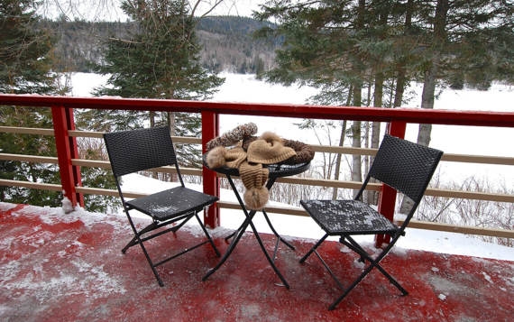 Terrasse au bord rivière Saint-Maurice chalet en location Pignon Nord Mauricie 