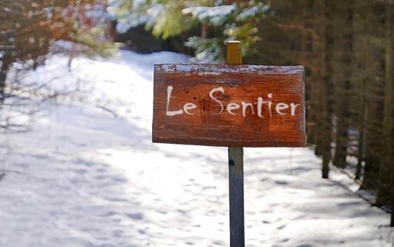 Sentier raquettes Domaine McCormick accessible du chalet à louer Le Gardien avec raquettes disponibles accueil Domaine McCormick gratuit avec location Mauricie