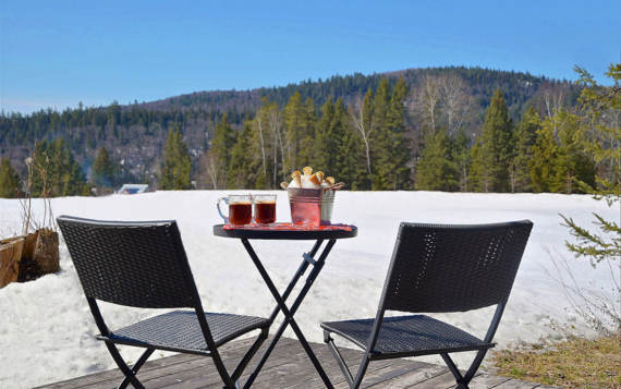 Terrasse chalet vacances en bois tout équipé pour personne seule ou couple Mauricie