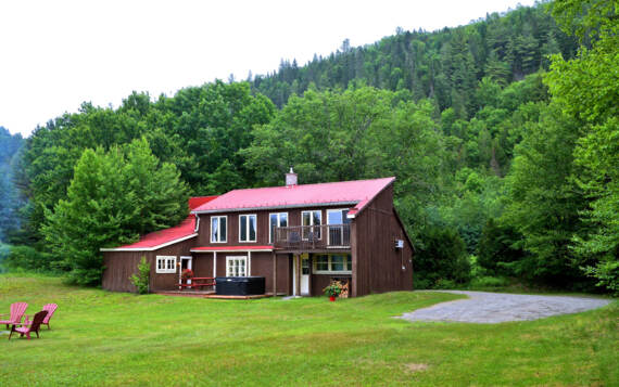 Chalet de bois à louer avec spa privé au bord de l'eau pour 2 à 6 personnes Domaine McCormick Mauricie