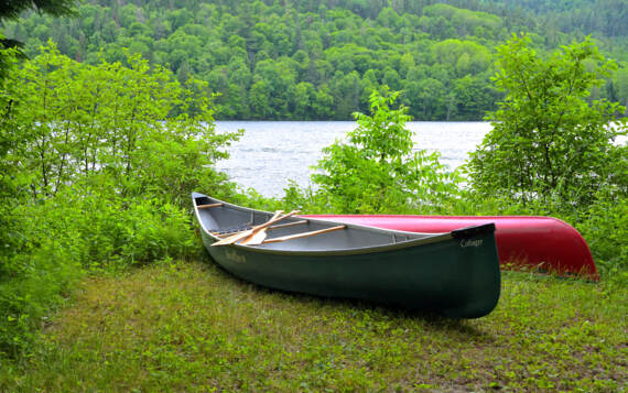 Canot Domaine McCormick disponible avec location chalet à louer Le Canotier Mauricie 