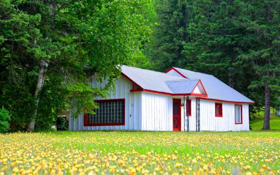 Chalet de bois en location pour personne seule ou couple avec spa privé et poêle à bois Mauricie Domaine McCormick