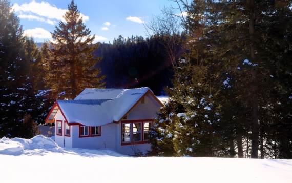 Chalet à louer pour personne seule ou couple au bord de l'eau avec jacuzzi privé 4 saisons tout équipé