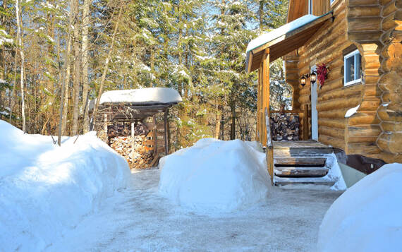 Wooden chalet to rent with lake view private jaccuzi and sauna Lanaudiere Chalets Booking