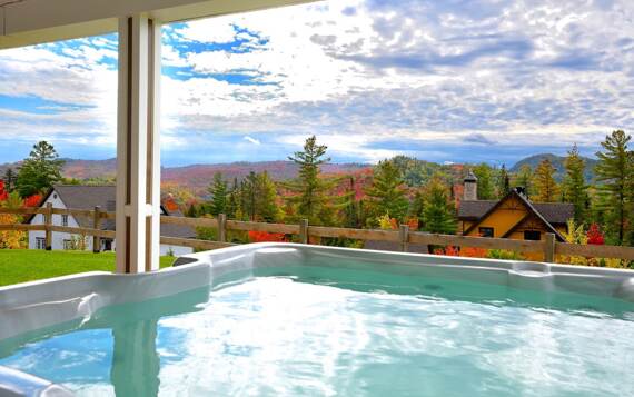 Jacuzzi privé chalet à louer de La Montagne Lanaudière