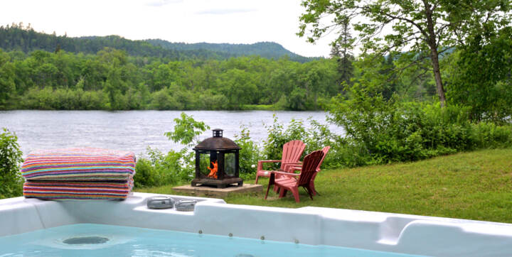 Private hot tubs cottage to rent 4 seasons all included Domaine McCormick Chalets Booking