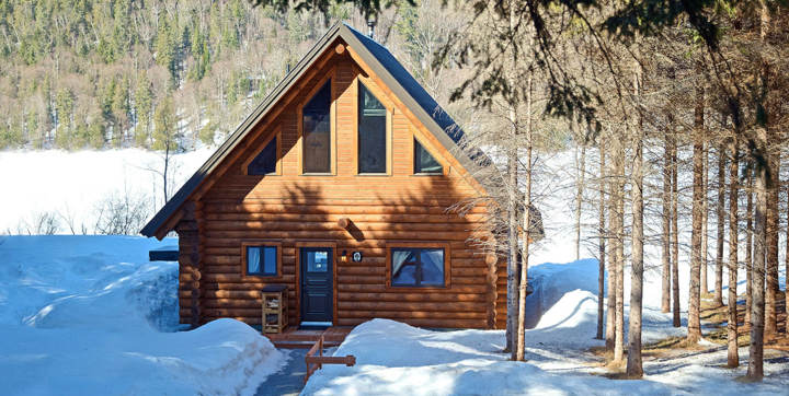 Log cabin for rent front off river all equiped four seasons Chalets Booking Mauricie