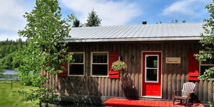 Wooden chalet to rent for two with private hot tubs front off river Mauricie