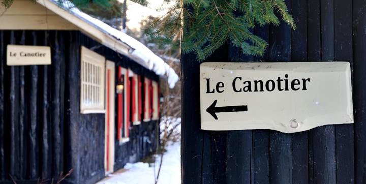 Chalet en bois rond avec spa privé à louer au bord de l'eau Domaine McCormick Mauricie 