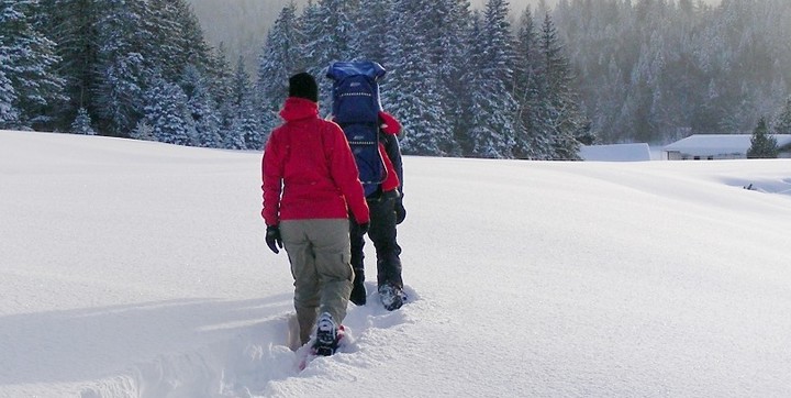 Sentier pédestre Domaine McCormick raquettes disponibles à l'accueil avec chalet vacances Pignon Nord