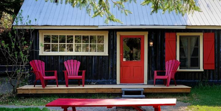 Chalet en bois rond à louer au bord de l'eau avec spa privé Domaine McCormcik pour 2 à 4 personnes tout équipé