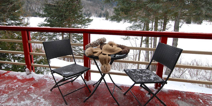 Terrasse au bord rivière Saint-Maurice chalet en location Pignon Nord Mauricie 