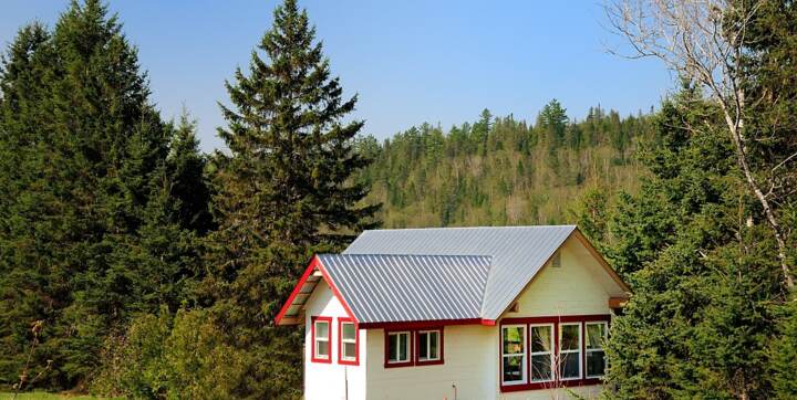 Cottage to rent for single or couple front of river full equiped Chalets Booking