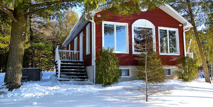 Cottage to rend 4 seasons front off lake Estrie