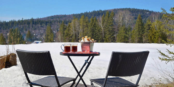 Terrasse chalet vacances en bois tout équipé pour personne seule ou couple Mauricie