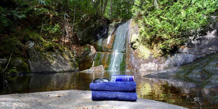 Chutes et bassins sauvages  accessibles à pied du chalet à louer de La Montagne 