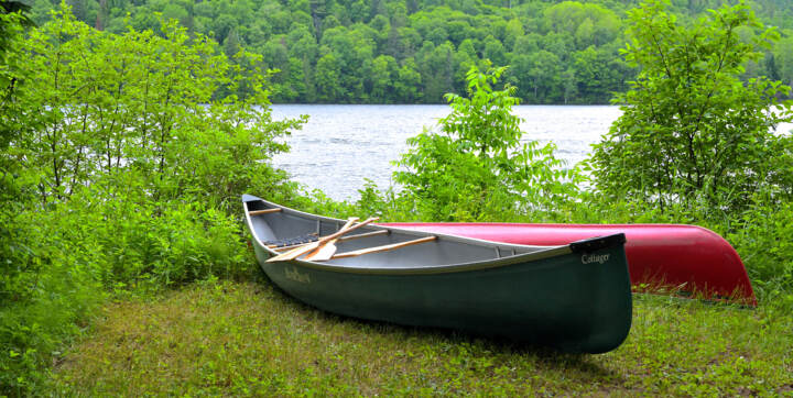 Canot Domaine McCormick disponible avec location chalet à louer Le Canotier Mauricie 