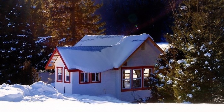 Chalet en location pour personne seule ou couple au bord de l'eau avec spa privé Mauricie Domaine McCormick