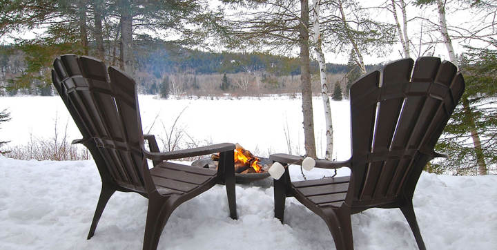 Foyer extérieur au bord de l'eau bois chauffage inclus avec chalet vacances Pignon Nord Domaine McCormick