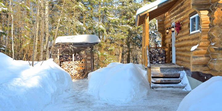 Wooden chalet to rent with lake view private jaccuzi and sauna Lanaudiere Chalets Booking