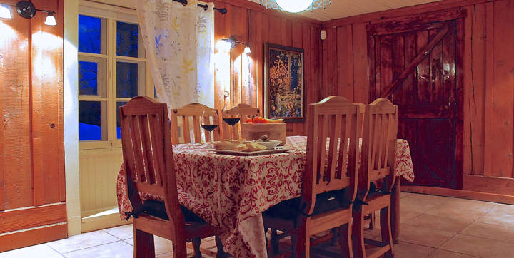 Salle à diner chalet à louer Gros Pin