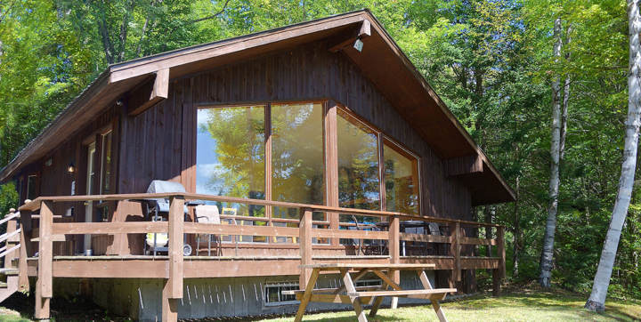 Cottage to rend with lake view fully equipped with private Jacuzzi and private sauna Chalets Booking