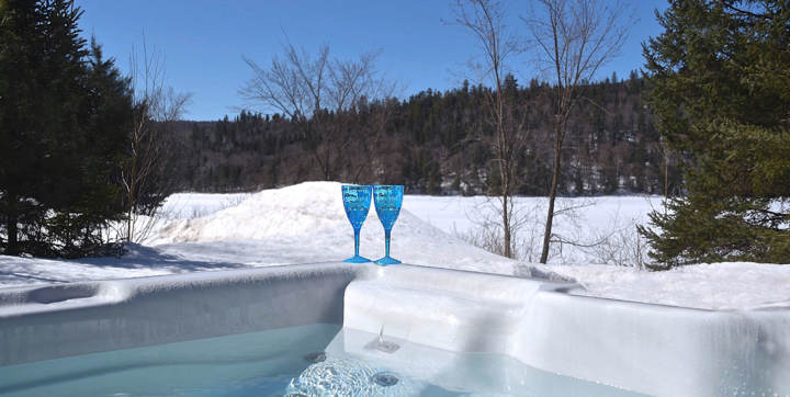 Private hot tubs cottage to rent front of river Pignon sud Domaine McCormick