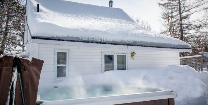 Spa privé chalet vacances pour personne solo ou couple La Villageoise Ile Orleans